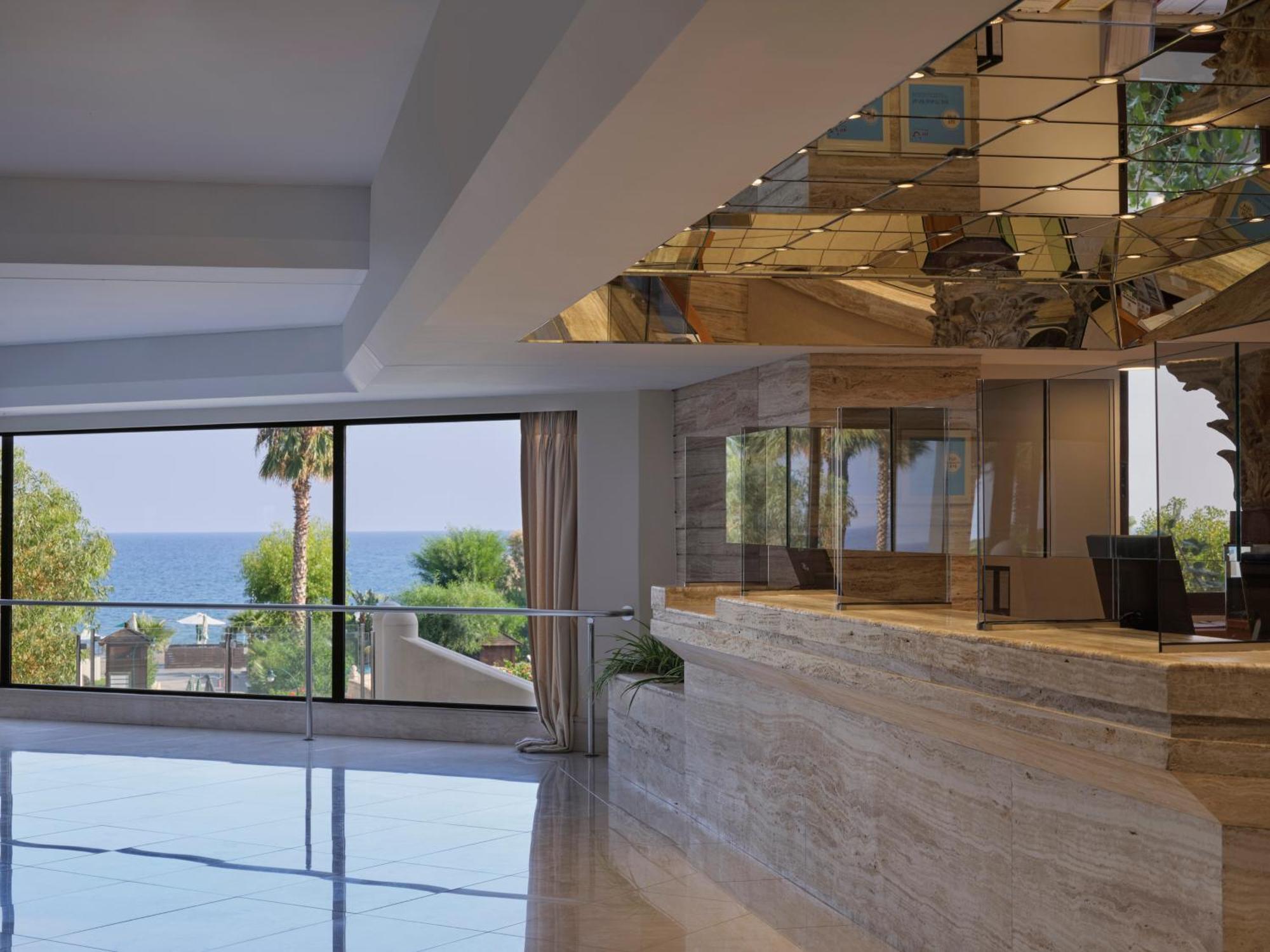 Esperos Palace & Hotel 4*
