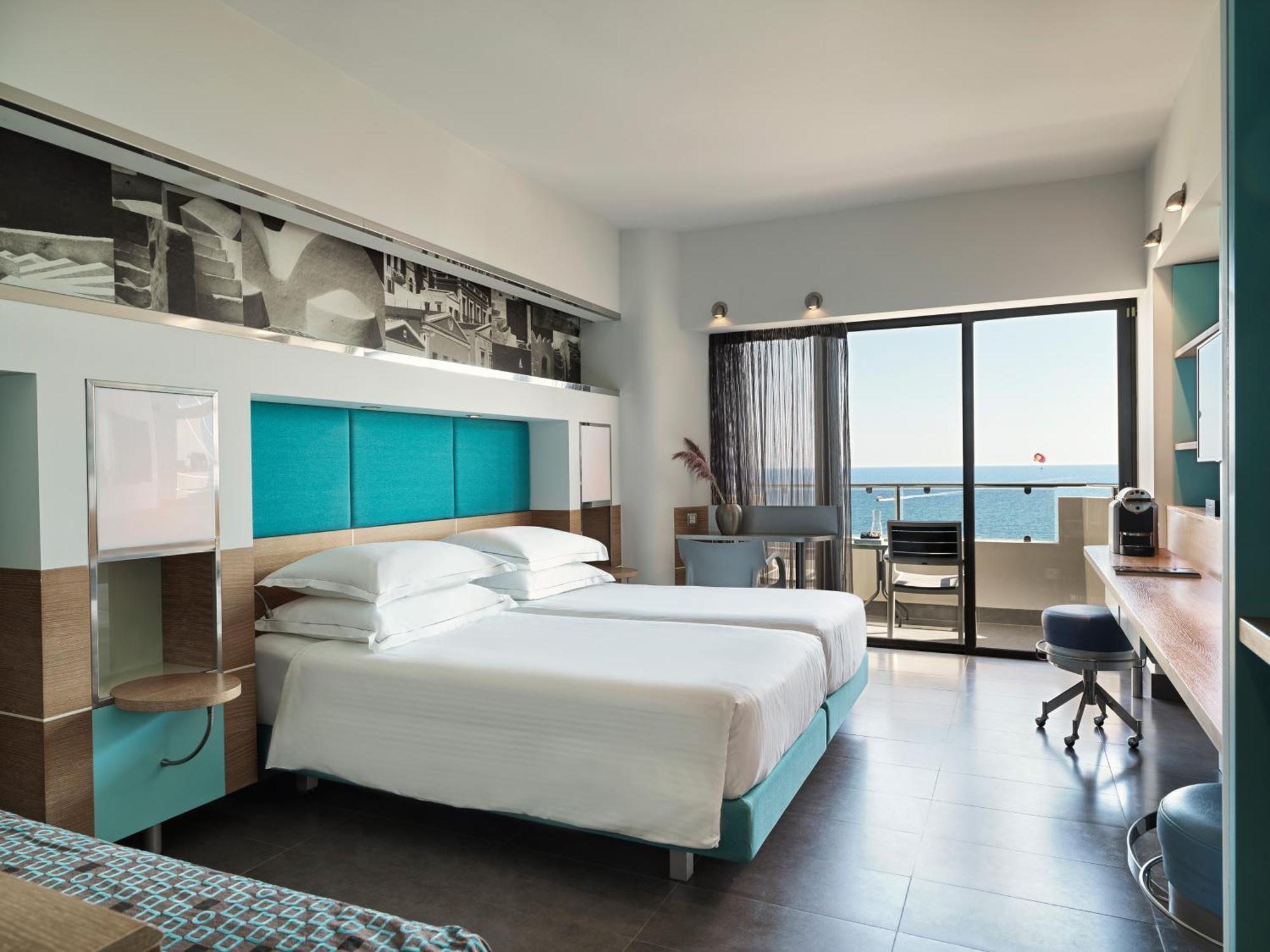 Esperos Palace & Hotel 4*